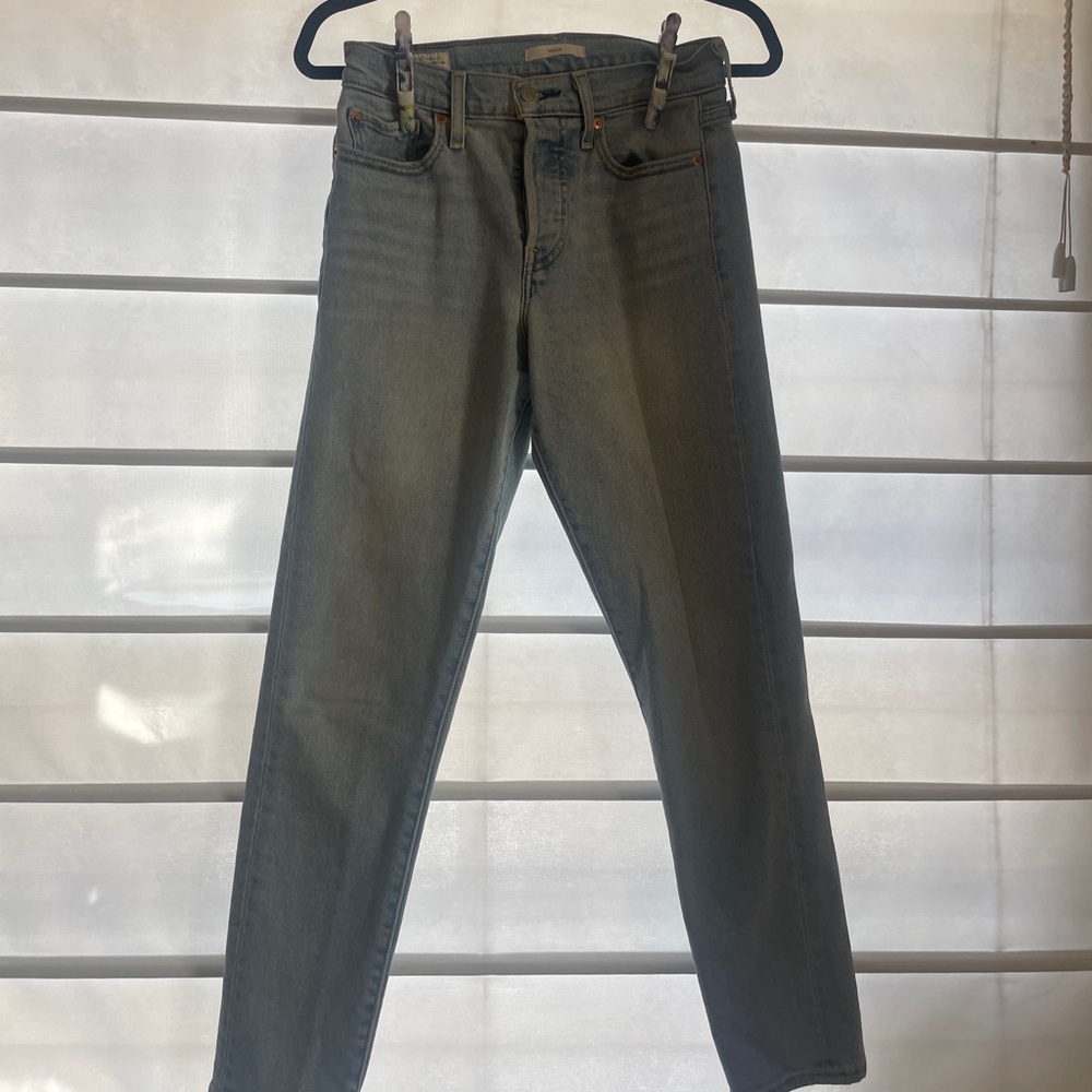 Levi’s wedgie jean in light wash